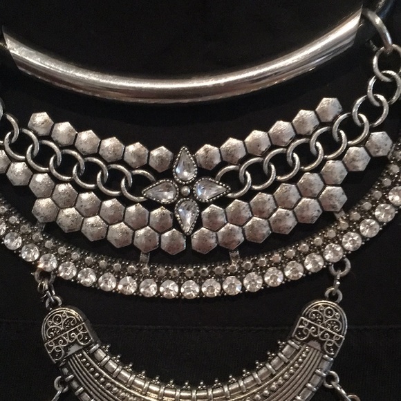 SILVER STATEMENT NECKLACE - Picture 2 of 4